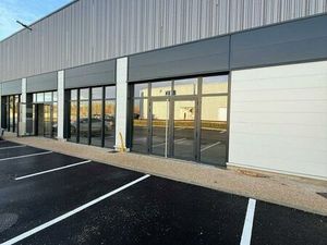 Local commercial 252 m² LE THILLAY
