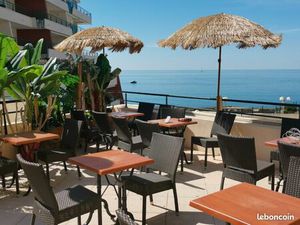 RESTAURANT FACE A LA MER (Secteur Corniche) avec coin nuit pour se loger (CREDIT VENDEUR P