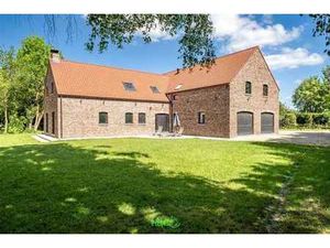 Maison de charme sur 5600 m² – une page blanche à créer !