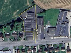 Bien commercial à louer.