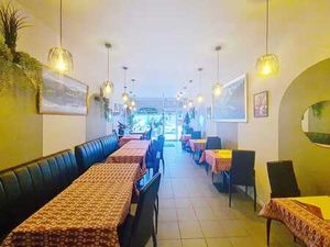 REZ-DE-CHAUSSEE COMMERCIAL EN BON ETAT DE 86 M² - TERRASSE -