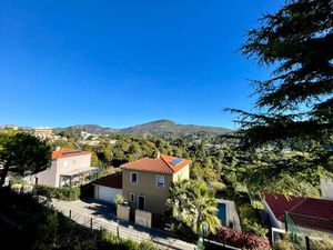 APPARTEMENT 3 PIÈCES – TERRASSE ENSOLEILLÉE – DERNIER ÉTAGE – GARAGE + PARKING – PISCINE