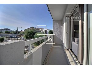 T2 53 m2 + balcon + parking + cave