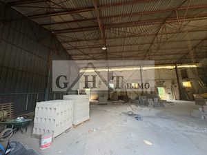 ENTREPOT 160 M² A LOUER A CHAUMES EN BRIE