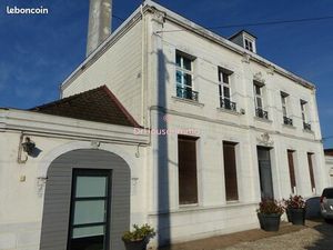 Maison 8 pièces 233 m²