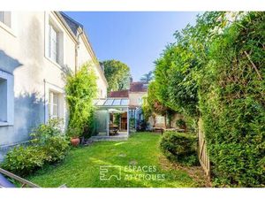 Ensemble immobilier comprenant 2 maisons de charme de 1800  au centre de Nointel à proximi