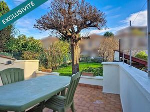 Maison de ville avec jardin  terrasse et grand garage