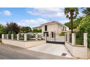 Villa familiale rare avec piscine et jardin