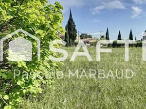 Terrain constructible de 3440 m2 environ .