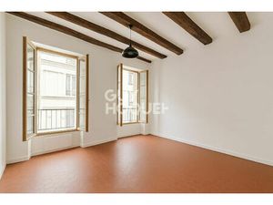 2 pièces rue Mouffetard place de la Contrescarpe 75005 PARIS