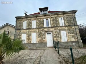 T4 renové DANS BEL IMMEUBLE EN PIERRE