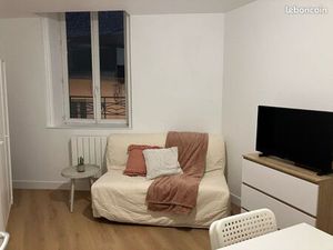 Superbe studio meublé tout équipé en plein centre de St Genis Laval et au pied des TCL