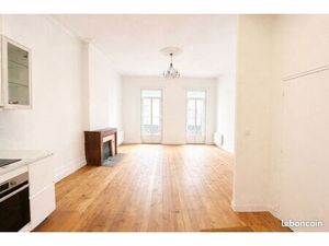 Appartement entièrement rénové de 58m2 - quartier des Chartrons