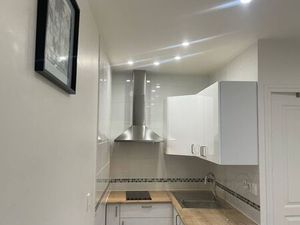 A LOUER MONTMAGNY  MAISONNETTE 15M2  proche centre ville