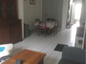 F2 avec balcon et cour commune