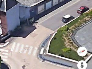 Deville les Rouen Loue garage fermer