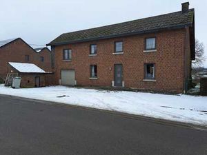 A VENDRE: Maison 4 façades dans le village d'AYE (Marche)