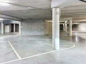 Grand parking sécurisé couvert à deux pas de la grand place