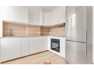 Location appartement  3629 m² T-2 à Marseille 8  820 €