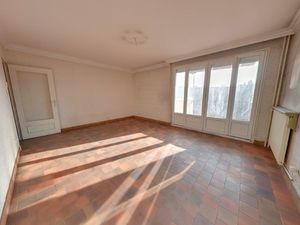 SPACIEUX 4 PIÈCES + CUISINE DE 85 M2 EN ÉTAGE ÉLEVÉ AVEC ASC