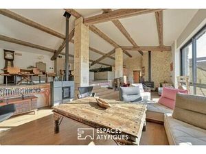 Esprit loft dans un ancien chai avec jardin et piscine à 20 min d'Uzès