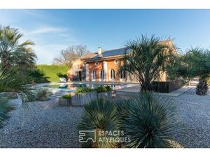 Ancien prieuré rénové sur jardin paysager avec vue dégagée sur les sommets du Vercors