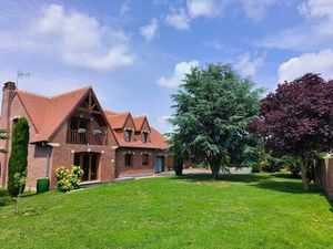 Demeure contemporaine de standing avec piscine– 262 m² habitables – Oisy