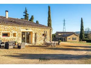 Propriété de caractère composée de deux mas en pierre sur parc arboré à proximité d’Uzès
