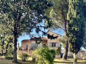 Maison avec terrain arboré proche d'Uzès