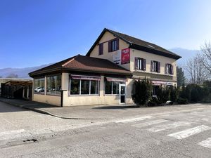 Maison d'habitation + espace pro