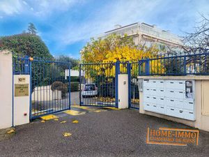 Garage - bd Bijou Plage / Juan-les-Pins