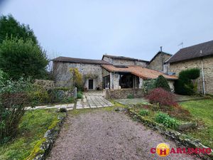 Maison de village avec dépendances