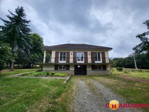 PAVILLON SUR SOUS SOL TROIS CHAMBRES JARDIN