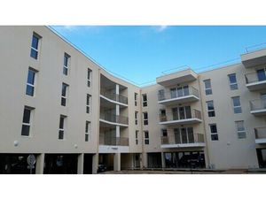 T1 avec balcon et parking à ARLES