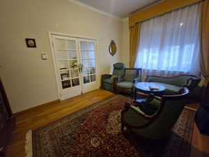 À louer   une maison meublée ; 4 chambres avec véranda et jardin  quartier des Minimes