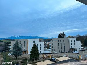 Garage au centre de Rives