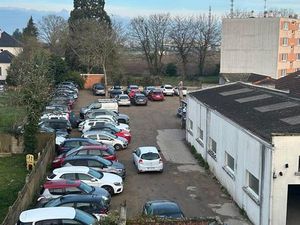 Location local de 200 m2 avec terrain 1350 m2 plus 8 min d orly