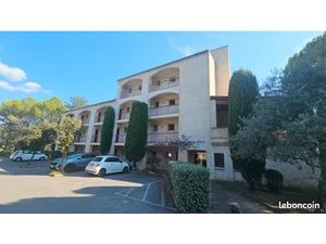 Part loue joli T2 dans résidence standing