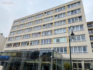 Puteaux grand Studio  34 m² Meublée à louer