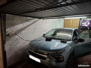 Loue BOX fermé sécurisé  13003  avec électricité 220 volts