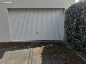 Grand garage à louer