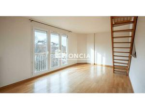 APPARETEMENT EN DUPLEX AVEC CAVE SITUÉ À PROXIMITÉ DU CENTRE-VILLE