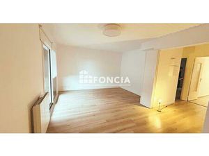 A vendre duplex 3 chambres  2 balcons  garage et cellier