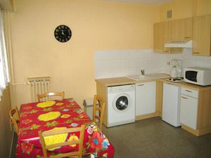 T1 bis entièrement meublé avec stationnement et cave