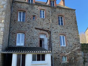 Maison de ville à rénover 115 m2 Stationnement Château