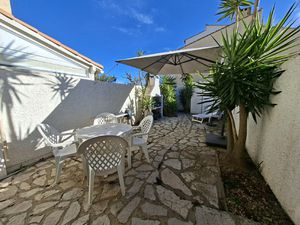 VILLA EN COPROPRIETE AVEC DEUX CHAMBRES