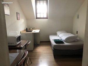 Chambre indépendante avec coin cuisine et sdb