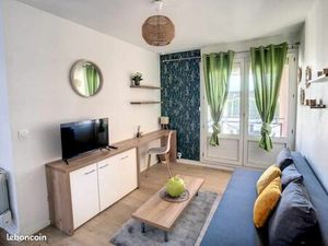 Studio moderne - refait a neuf - parking - terrasse avec vue - cave