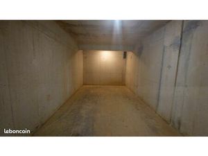 Location grand garage 27 m2