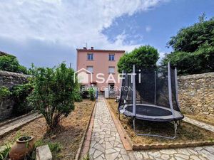 Immeuble de rapport avec garages et jardin